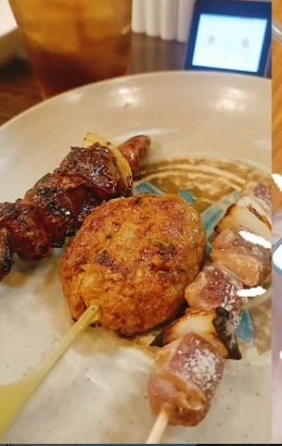 居酒屋のテーブルに置かれたぷち